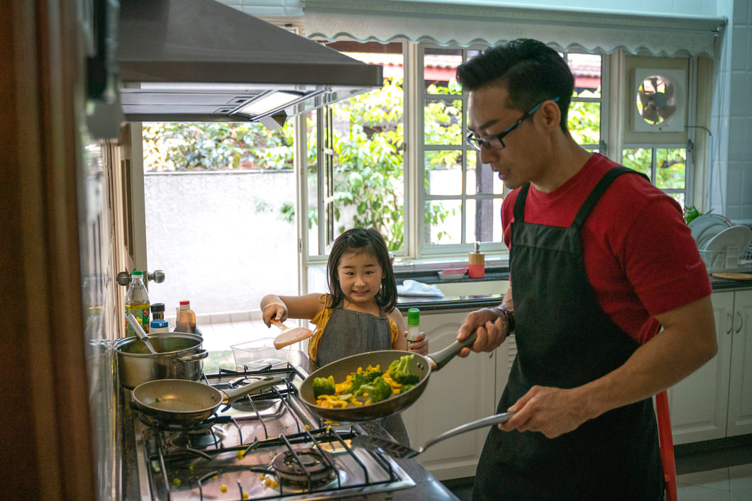 Super_tatay_cooking_food_for_her_daughter.jpg